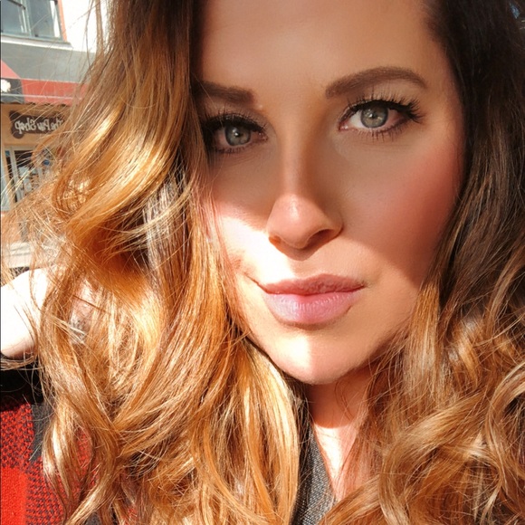 Meet your Posher, Jana - Picture 1 of 2